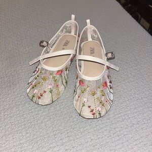 Zara Kids White Floral Dress Shoes